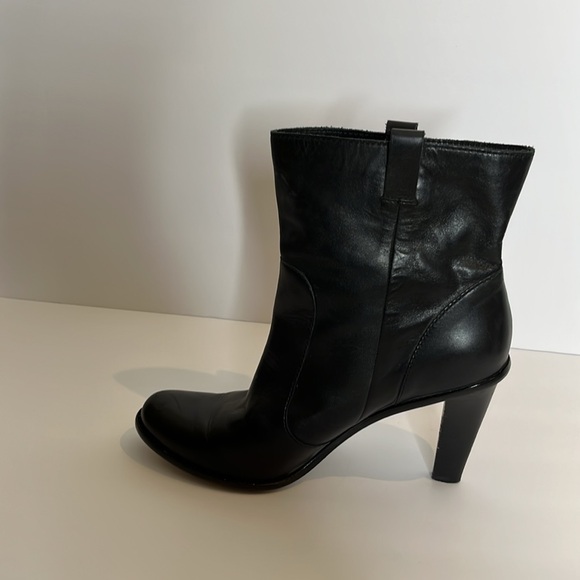 Cole HAAN genuine, leather, Slip on round toe boots Sz 9 1/2 - Picture 5 of 8